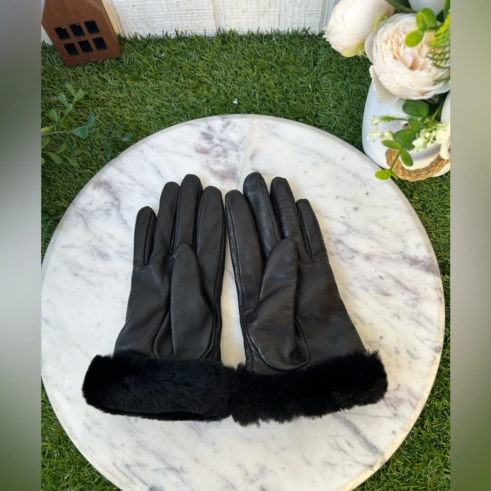 UGG Australia Gloves black Shorty Fine Leather w/Shearlin size M/NEW